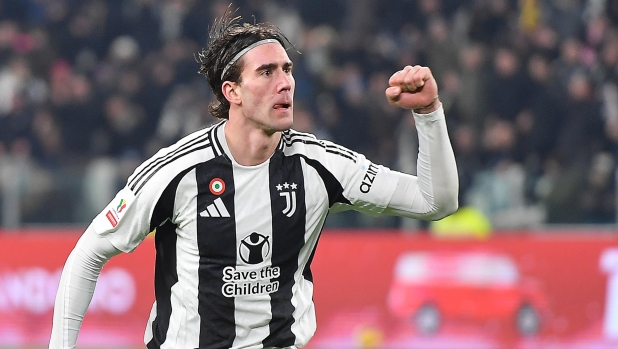 Juventus' Dusan Vlahovic jubilates after scoring the gol (1-0) during the Coppa Italia soccer match round of 16 Juventus FC vs Cagliari Calcio at the Allianz Stadium in Turin, Italy, 17 December 2024 ANSA/ALESSANDRO DI MARCO