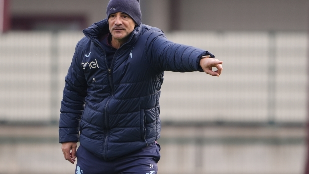 Torino?s head coach Paolo Vanoli during a Torino FC training at Stadio Filadelfia in Turin - December 17, 2024. Sport - soccer - EXCLUSIVE TORINO FC. (Photo by Fabio Ferrari/LaPresse)