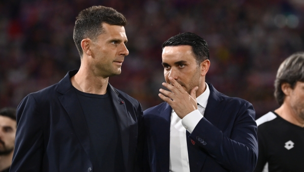 Bologna?s head coach Thiago Motta and Monza?s head coach Raffaele Palladino during the Serie a Tim match between Bologna and Monza - Serie A TIM at Renato Dall?Ara Stadium - Sport, Soccer - Bologna, Italy - Saturday April 13, 2024 (Photo by Massimo Paolone/LaPresse)