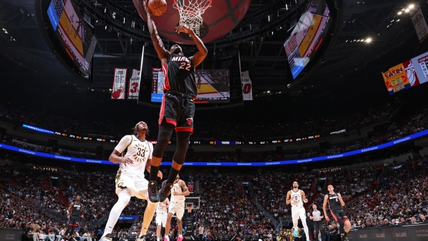 MIAMI, FL - JANUARY 02: Jimmy Butler #22 of the Miami Heat dunks the ball during the game against the Indiana Pacers on January 02, 2024 at Kaseya Center in Miami, Florida. NOTE TO USER: User expressly acknowledges and agrees that, by downloading and or using this Photograph, user is consenting to the terms and conditions of the Getty Images License Agreement. Mandatory Copyright Notice: Copyright 2024 NBAE   Jeff Haynes/NBAE via Getty Images/AFP (Photo by JEFF HAYNES / NBAE / Getty Images / Getty Images via AFP)