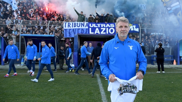 ROME, ITALY - JANUARY 04: SS Lazio head coach Marco Baroni during the SS Lazio training session infront of the fans at the Formello sport centre on January 04, 2025 in Rome, Italy.  (Photo by Marco Rosi - SS Lazio/Getty Images)