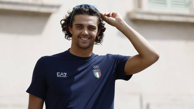 Thomas Ceccon con gli   Atleti della nazionale escono dal Quirinale dopo la cerimonia per la riconsegna delle bandiere con il Presidente della Repubblica Sergio Mattarella Roma , Italia  —Lunedì 23 Settembre   2024 - Cronaca - (foto di Cecilia Fabiano/LaPresse) 

Thomas Ceccon with Athletes of the national team leaves the Quirinale after the ceremony of the flags with the President of the Republic Sergio Mattarella Rome , Italy - Monday  September  19 ,   2024 - News - (photo by Cecilia Fabiano/LaPresse)