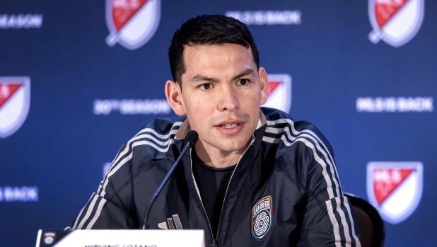 epa11815223 Hirving Lozano of San Diego FC speaks during the 2025 annual MLS Media Day in Miami Beach, Florida, USA, 09 January 2025. According to the organizers, the Major League Soccer (MLS) is the top-flight professional soccer league in the United States and Canada, and was founded in 1996 after the USA hosted the 1994 FIFA World Cup.  EPA/CRISTOBAL HERRERA-ULASHKEVICH