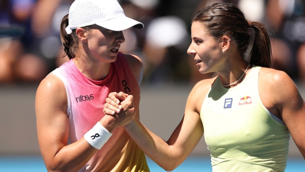 MELBOURNE, AUSTRALIA - JANUARY 22: Iga Swiatek (L) of Poland shakes hands with Emma Navarro (R) of the United States after winning the Women's Singles Quarterfinal during day 11 of the 2025 Australian Open at Melbourne Park on January 22, 2025 in Melbourne, Australia. (Photo by Cameron Spencer/Getty Images)