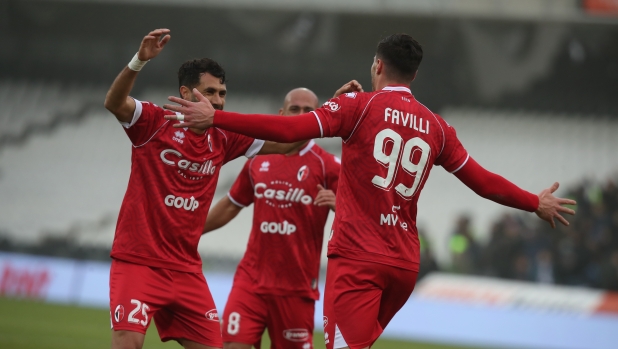 Esultanza Gol Andrea Favilli Bari durante la partita tra Cesena e Bari del Campionato italiano di calcio Serie BKT 2024/2025 - Stadio Dino Manuzzi Cesena  Italia - 25 gennaio 2025 - Sport (foto di Gianni Santandrea/LaPresse)