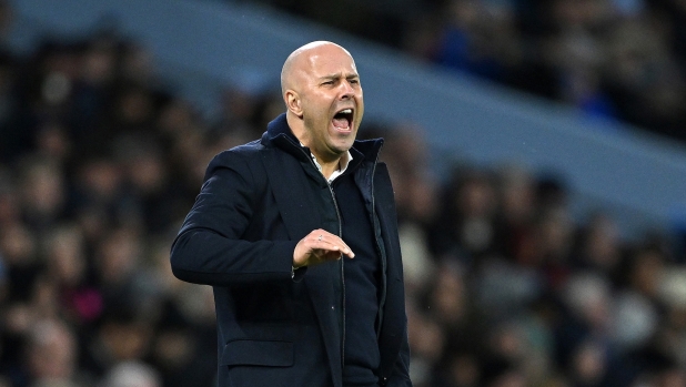 MANCHESTER, ENGLAND - FEBRUARY 23: Arne Slot, Manger of Liverpool, reacts during the Premier League match between Manchester City FC and Liverpool FC at Etihad Stadium on February 23, 2025 in Manchester, England. (Photo by Shaun Botterill/Getty Images)