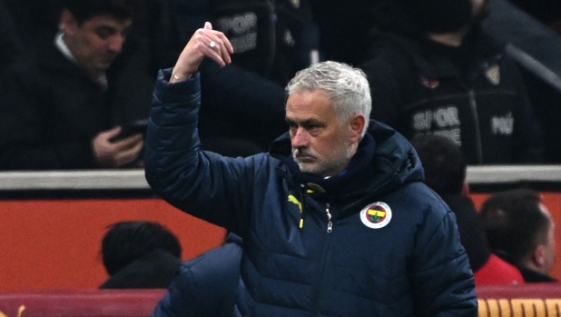 Fenerbahce's Portoguese head coach Jose Mourinho gestures during the Turkish Super lig football match between Galatasaray and Fenerbahceat at the Ali Samiyen Sport Complext stadium in Istanbul, on February 24, 2025. (Photo by Ozan KOSE / AFP)