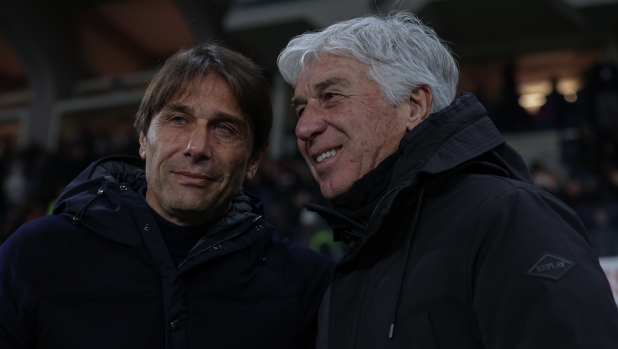 Napoli?s head coach Antonio Conte Atalanta?s head coach Gian Piero Gasperini during  the Serie A Enilive 2024/2025 soccer match between Atalanta and Napoli  at Gewiss  Stadium in Bergamo  , North Italy - Saturday , January 18 , 2025. Sport - Soccer . (Photo by Stefano Nicoli/LaPresse )