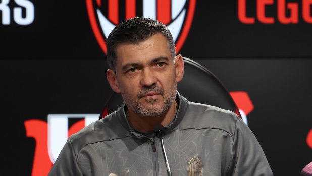 CAIRATE, ITALY - FEBRUARY 01: Head coach AC Milan Sergio Conceicao speaks with the media during a press conference at Milanello on February 01, 2025 in Cairate, Italy. (Photo by Claudio Villa/AC Milan via Getty Images)