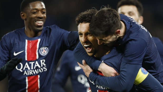 epa11933431 Marquinhos (C) of PSG celebrates with teammates scoring the 2-0 goal during the French Ligue 1 soccer match between Paris Saint Germain and Lille in Paris, France, 01 March 2025.  EPA/YOAN VALAT