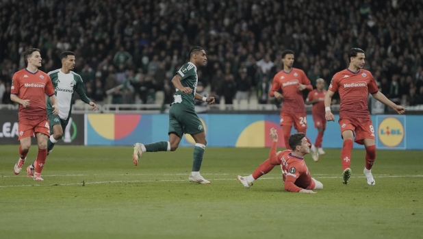 Panathinaikos' Tete, third left, celebrates after scoring his side's third goal during the Europa Conference League round of 16 first leg soccer match between Panathinaikos and Fiorentina at the Olympic stadium in Athens, Greece, Thursday, March 6, 2025. (AP Photo/Thanassis Stavrakis) Associated Press/LaPresse