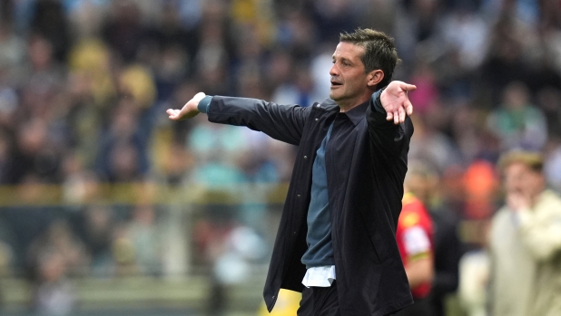 Parma, Chivu difende Man dopo l'errore con la Lazio: "Sbagliare capita a tutti"