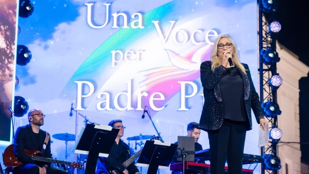 Una Voce per Padre Pio stasera su Rai 1: Elettra Lamborghini e Al Bano tra gli ospiti