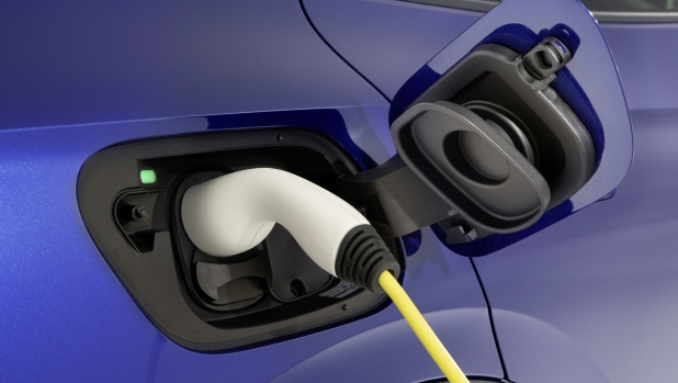 Auto elettriche, questione di chimica: quali sono le migliori batterie