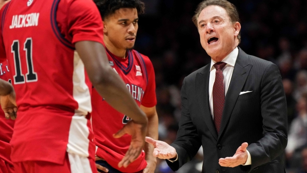 Batte il figlio per la 900ª vittoria Ncaa: il duro Rick Pitino riscrive la storia pure con St John’s