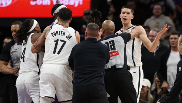 Notte di risse in Nba: scintille Dort-Fears in OKC-New Orleans, tutti contro tutti in Phoenix-Brooklyn
