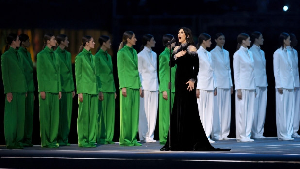 Armani, divise da 9. Pausini... interpreta l'inno: 5,5. Rai da 5. Le pagelle della cerimonia d'apertura