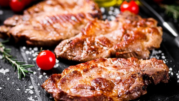 Longevità: perché la carne di maiale fa bene come i legumi
