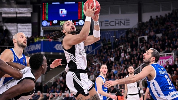 La Virtus spegne Bilan e passa a Brescia. Olimpia soffre, ma vince a Treviso