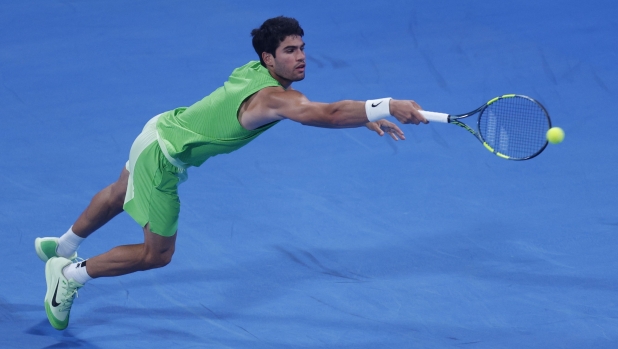 Alcaraz batte Rinderknech a Doha