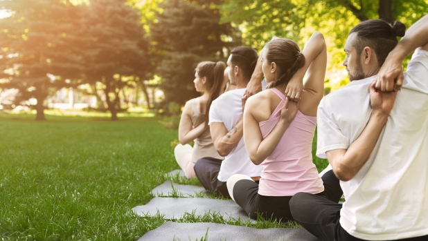 Cervicale da stress? Tre mosse facili per sciogliere collo e spalle in 3 minuti