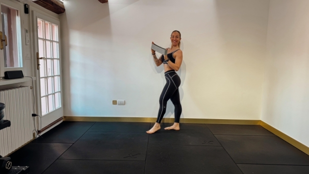 Tutto sul clamshell, l'esercizio top per glutei stupendi