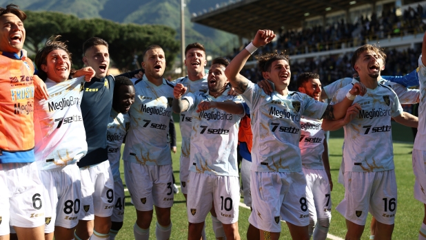 Frosinone e Monza per la A, bagarre playoff e lotta per sopravvivere: 15 squadre in gioco negli ultimi 90'