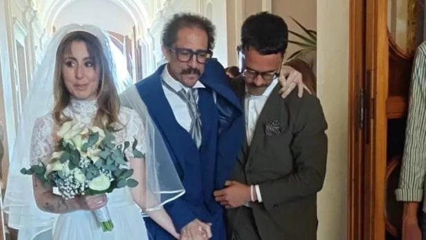 Igor Protti accompagna la figlia Noemi all’altare e commuove i social