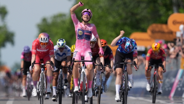 Giro Women, Balsamo vince anche la 2ª tappa e resta in maglia rosa: "Dedico il successo a mio zio"