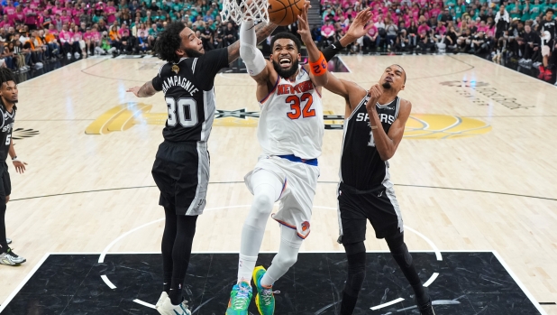 Spurs-Knicks, le pagelle di gara-1: Towns non sente la pressione, 7. Fox pasticcia, 4