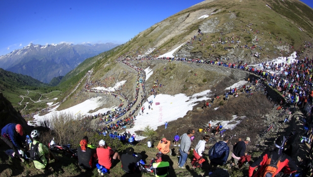 Ecco il terribile Colle delle Finestre: il Giro d’Italia Women scala il cielo e fa la storia