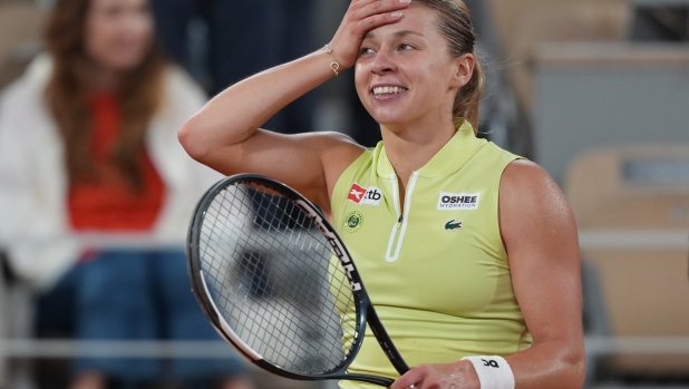 Favola Chwalinska: non aveva i soldi per l'hotel, ora può diventare regina del Roland Garros