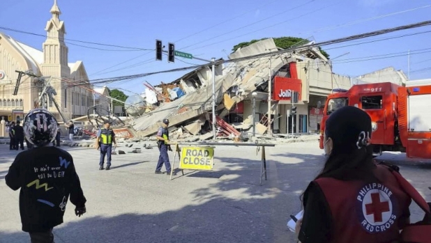 Terremoto nelle Filippine, scossa di magnitudo 7.8: almeno 15 morti e diversi crolli