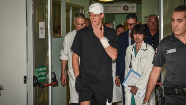 Sinner, il day hospital al San Raffaele e la cena a Milano con Laila. Oggi gli ultimi test