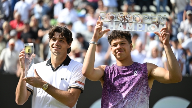 Shelton trionfa a Stoccarda. Sorpresa Majchrzak: primo titolo Atp, battuto De Minaur