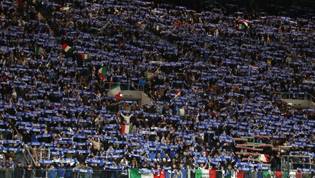 Cacciarono famiglie e bambini dalla curva: avvisi di garanzia per sette ultras della Nazionale