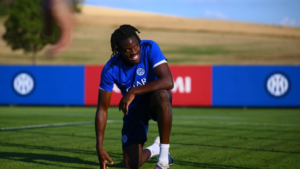 Bisseck: "Bene l'arrivo di Stones, così non mi rilasso. Il rinnovo? C'è solo l'Inter"