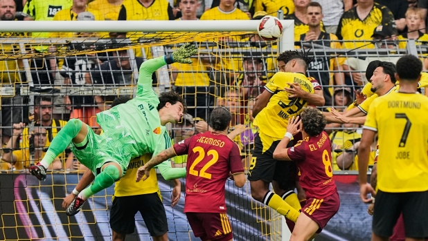 LIVE Borussia Dortmund-Roma 2-2: Svilar e Dybala salvano i giallorossi