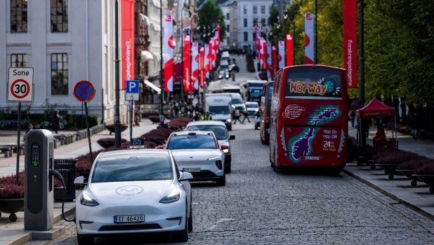 Auto elettriche, Norvegia vs Italia. Costi, stipendi e più di una sorpresa