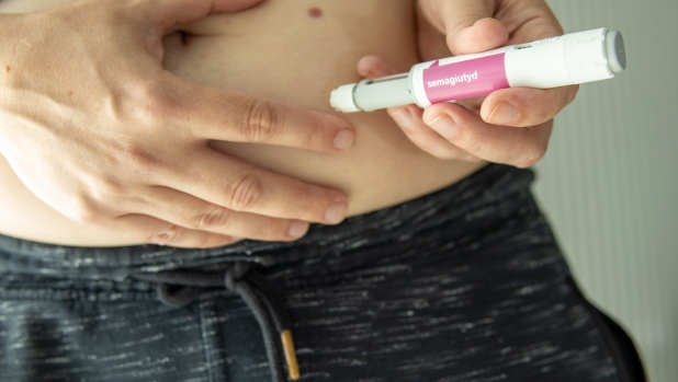 Peptidi e iniezioni fai-da-te: i rischi che vengono sottovalutati
