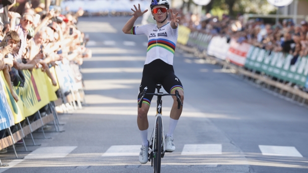 Tour de l’Avenir, colpo doppio di Lorenzo Finn: tappa e maglia