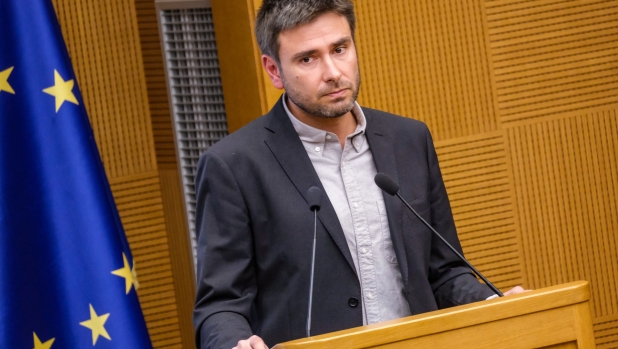 Alessandro Di Battista ricoverato a Cuba: "È grave"