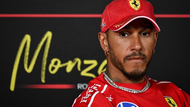 Hamilton: "A Monza è pasta, pizza, famiglia e Ferrari. Il tifo è per noi. Kimi con la rossa? In futuro..."