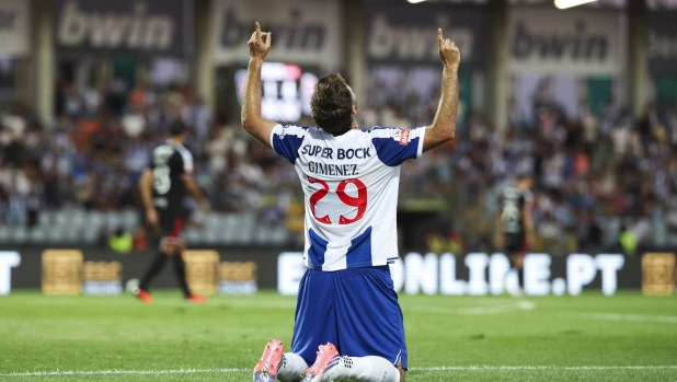 Gimenez torna al gol dopo oltre un anno: la sua firma su rigore nel poker del Porto di Farioli