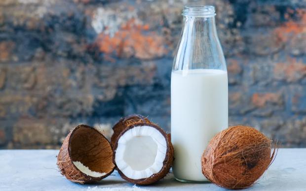 Acqua di cocco e latte di cocco: differenze, proprietà e benefici