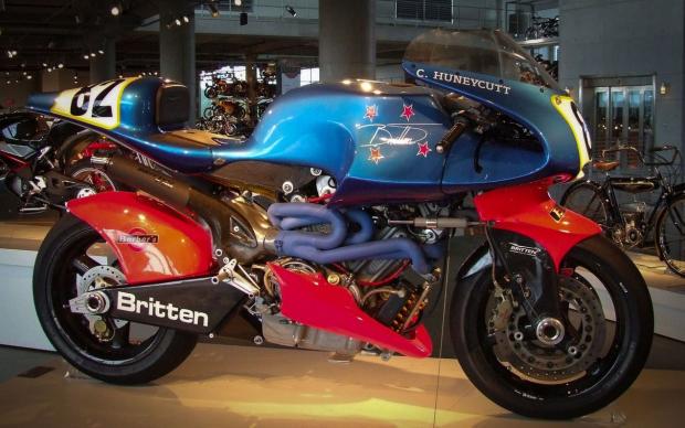 Britten V1000: una scultura con i mattoncini Lego