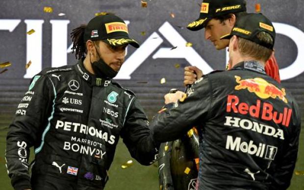 F1 Abu Dhabi, Verstappen campione del mondo all'ultimo giro! Battuto  Hamilton in un finale pazzesco