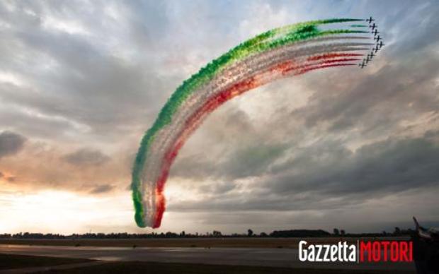 60° anniversario Frecce Tricolori: Horacio apre lo show con una Huayra  speciale