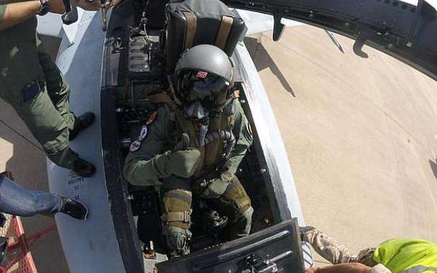 Maverick Viñales, in pista a Jerez MotoGP con il casco di Top Gun