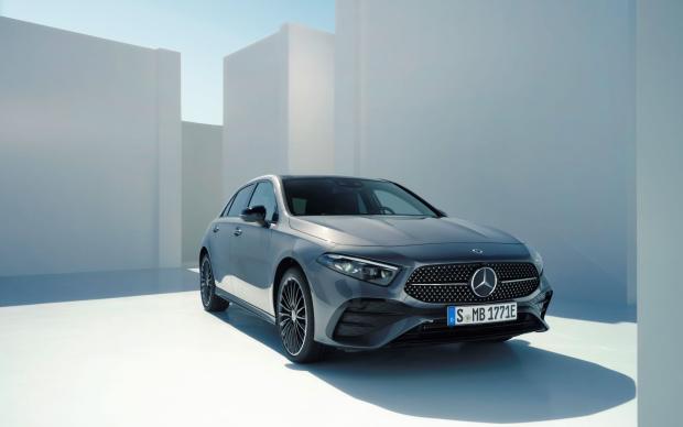 Mercedes Classe B, restyling elettrificato da 36.950 euro